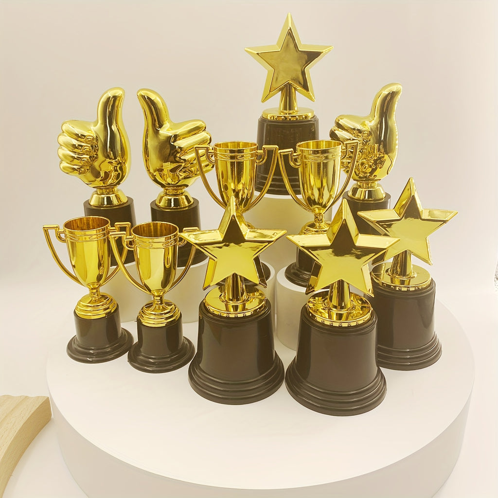 Set od 18 mini trofeja za nagrade, savršeno za sportske takmičenja, fudbalske utakmice i kao nagrade za odrasle. Idealno za događaje, žurke i kao pokloni za nastavnike.