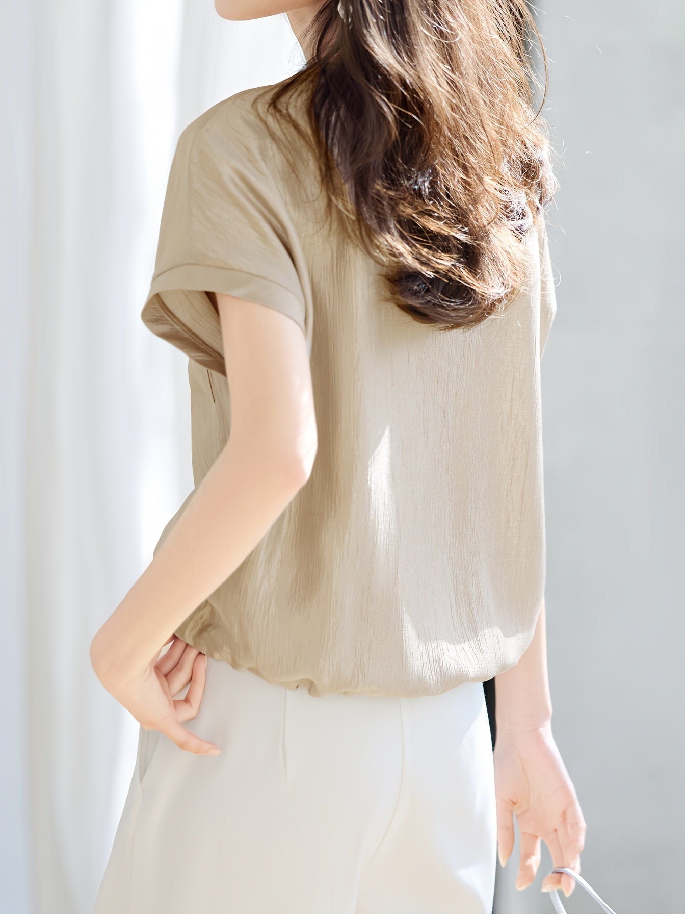 XWI New Spring/Summer Women's Shirt, High-IQ Lazy Acetate Blouse Top, Casual and Fashionable Short-Sleeve Shirt for Daily Commuting, Featuring a High-IQ Feel, Light, Casual, and Refreshing Style