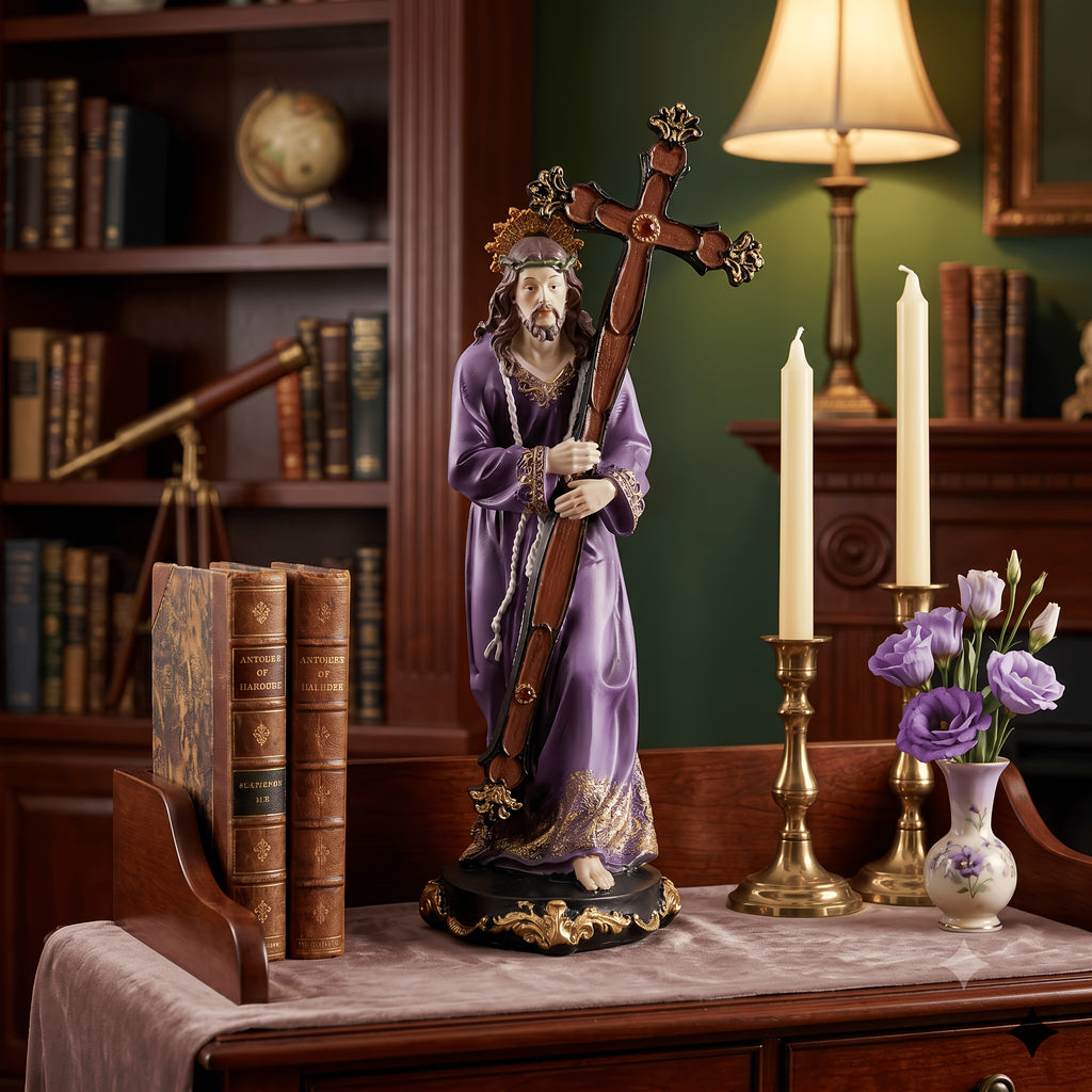 [29.21 cm] Statua sa Križem; Dekorativna Figura u Ljubičastoj Haljini sa Križem; Religiozni Ornament; Pogodno za Oltare i Crkve Kao Predstava Patrulje Isusa; Poklon