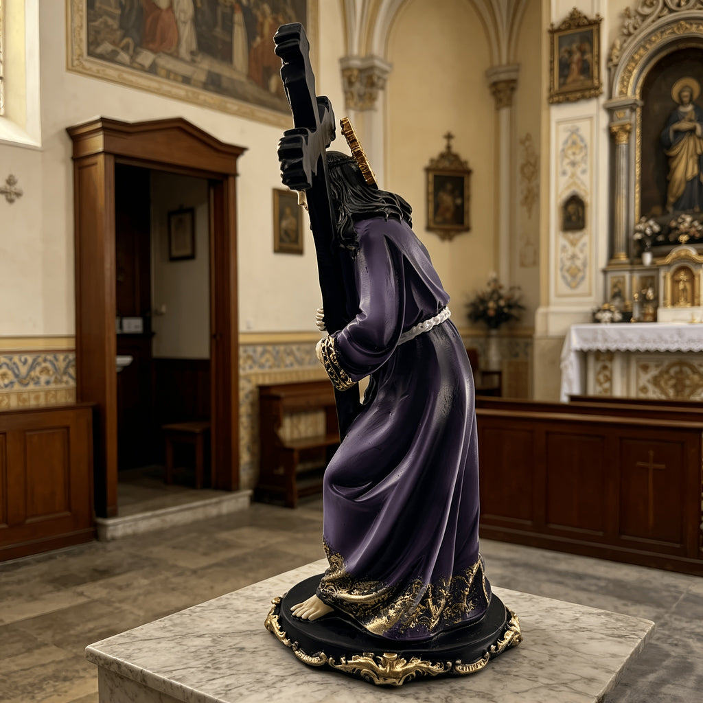 [29.21 cm] Statua sa Križem; Dekorativna Figura u Ljubičastoj Haljini sa Križem; Religiozni Ornament; Pogodno za Oltare i Crkve Kao Predstava Patrulje Isusa; Poklon
