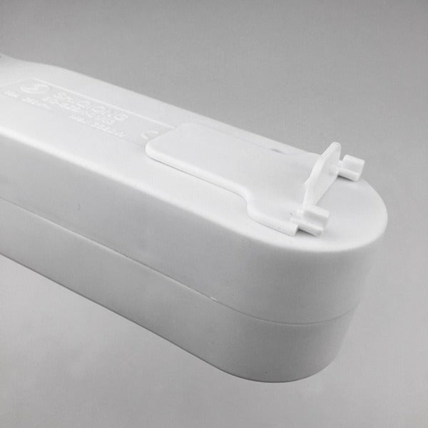 1个 颜色：白色 材质：ABS AC100-240V 欧规 欧式德标带开关一出