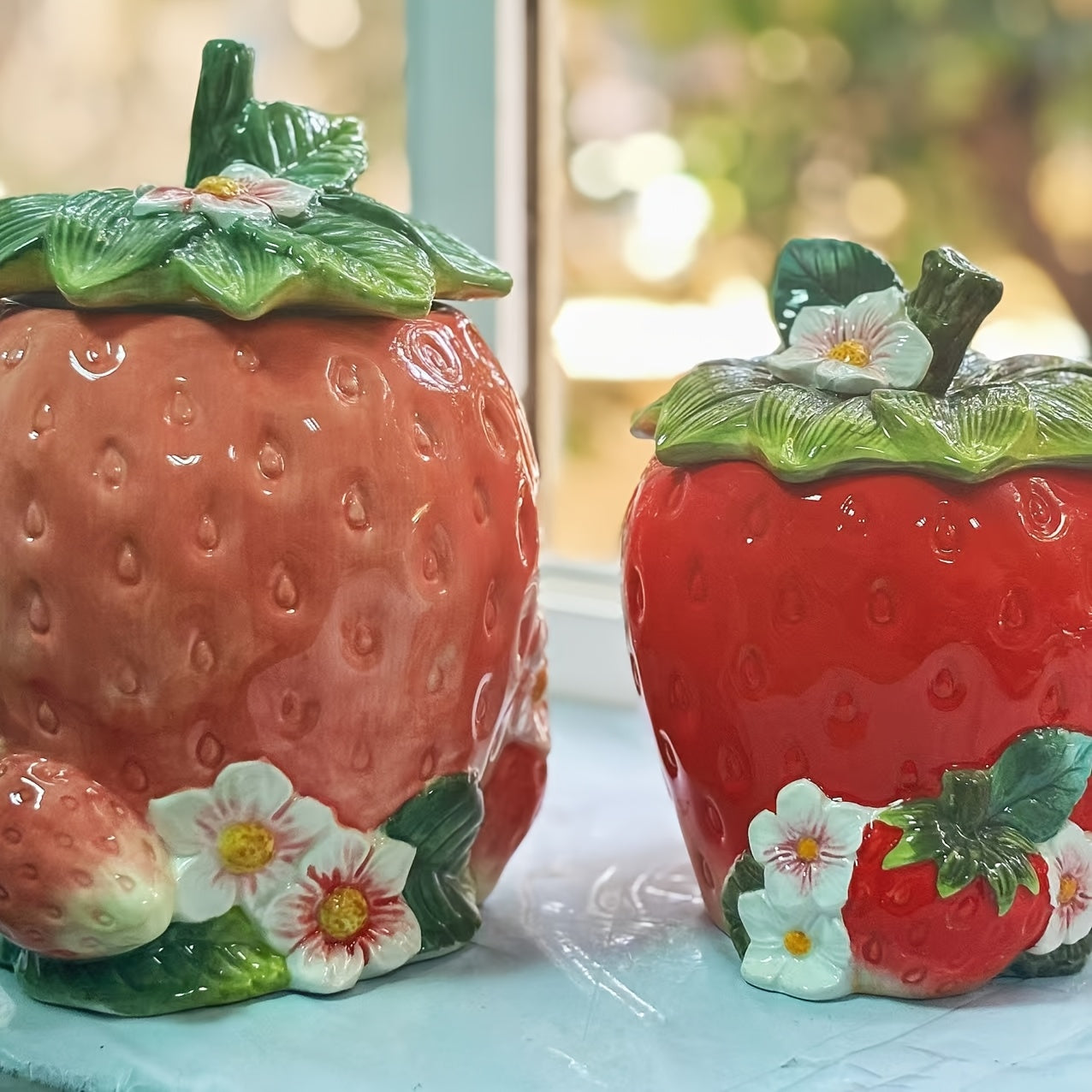 Cookie Jar Designed Like a Strawberry, Perfect for Storing Biscuits And Treats, Ideal for Tea Storage, And Serves As a Kitchen Organizer in a Farmhouse Style (Available in Pink And Red)